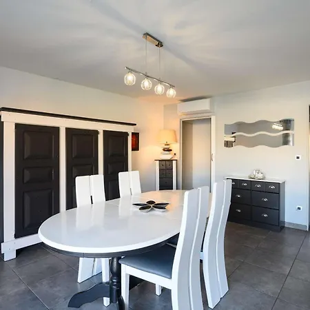 Apartment Marina Lumineuse Avec Terrasses Et Privee A Cap D'agde - Fr-1-387-181 Agde